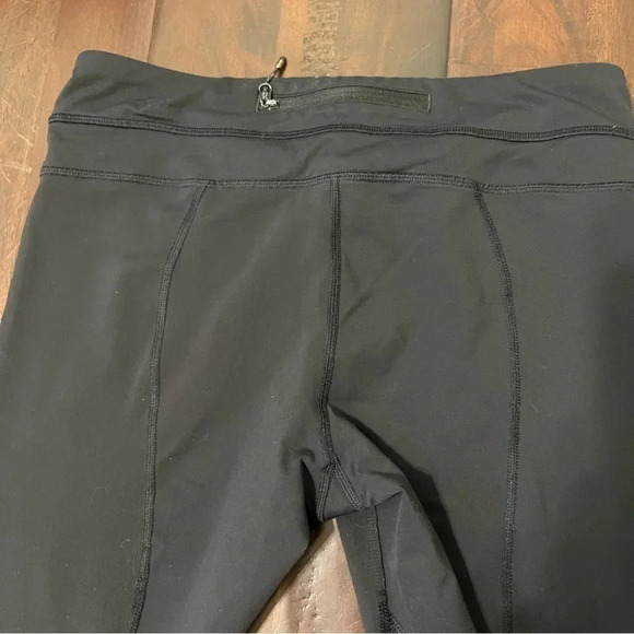 Lululemon Black Leggings Women’s Size 8 Cropped Back Zip Pocket - Picture 8 of 10